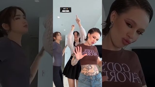 ДИЛЯРА ИНСТАСАМКА И КАРИНА КАРАМБЕЙБИ ВСТРЕТИЛИСЬ #tiktok #shorts #instasamka #karrambaby