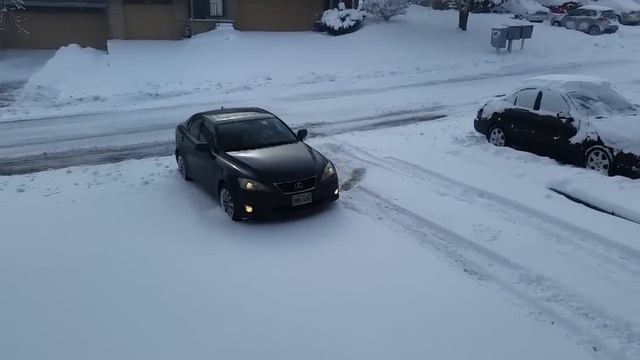 Lexus IS250 AWD - CLEANING DRIVEWAY смотреть онлайн