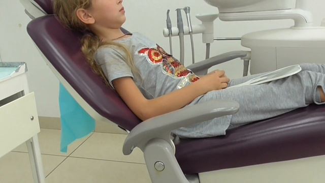 У стоматолога, и после))) смотреть онлайн