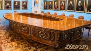 Полировка столешницы стола для конференций из дерева