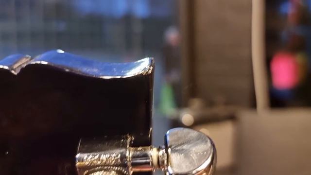 "Chillin On The Chesterfield" - 2018 Gibson Les Paul Standard in Cobalt Blue смотреть онлайн