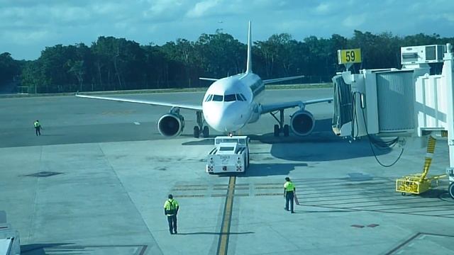 Frontier Airlines Airbus 320 pushback at Cancun International Airport CUN смотреть онлайн