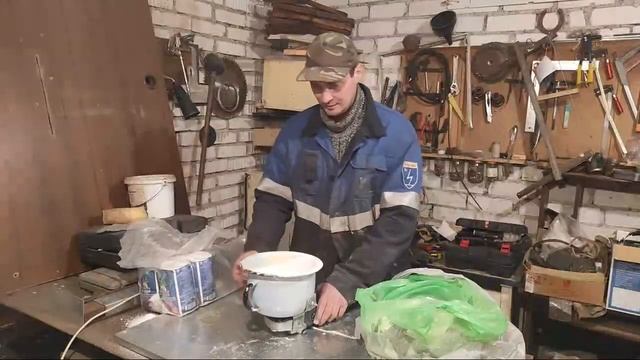 Пчеловодство. Как сделать сахарную пудру для канди. смотреть онлайн