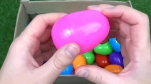 Динозавры   . Распаковка kinder яйца  . Учим цвета