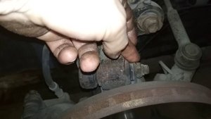 Как скрутить гайку ступицы без помощника, в домашних условиях.