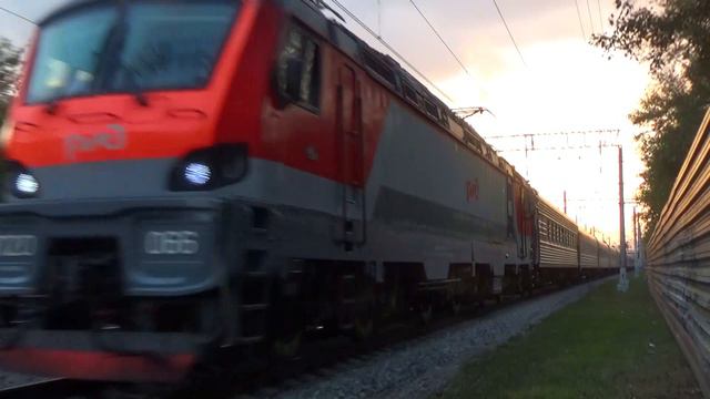 Электровоз ЭП20-066 с фирменным поездом №20 "Москва - Ростов на Дону" смотреть онлайн