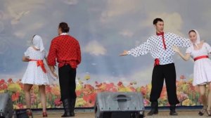 Под юбкой, Русский народный танец на сцене Центрального парка