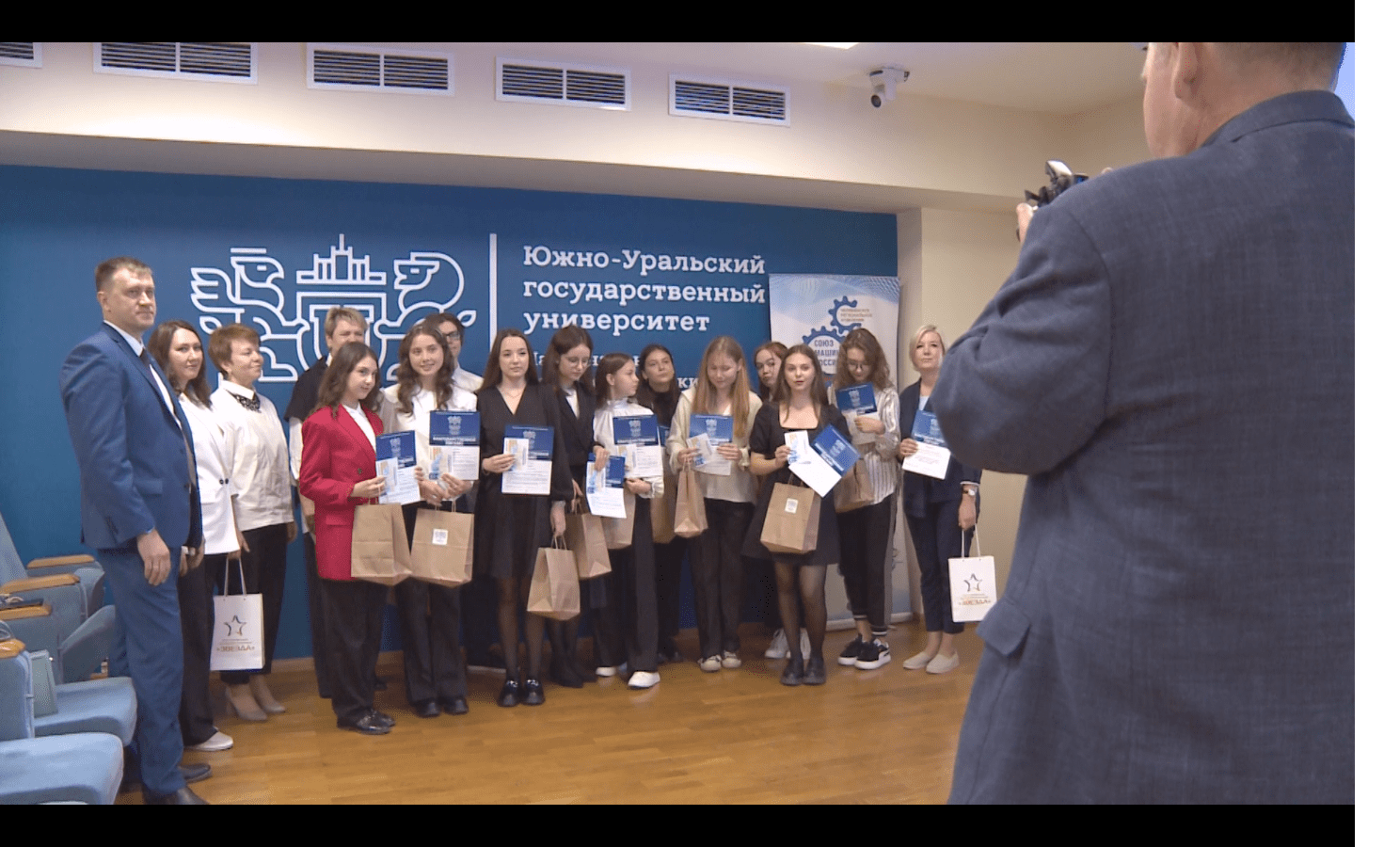 награждение лучших выпускников смотреть онлайн