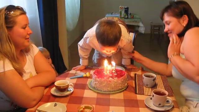 Свечи, которые нельзя задуть. ДР Дениса смотреть онлайн