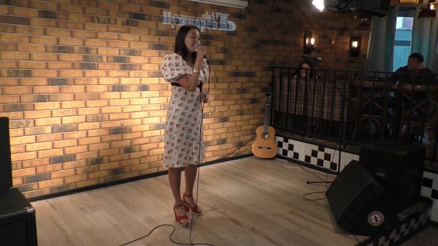 Поэтическое выступление Ирины Ру в клубе "Пушкарев" смотреть онлайн