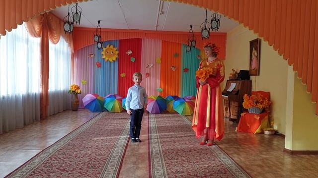 Стихотворение Листья золотые смотреть онлайн