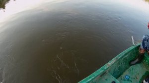Рыбалка с лодки   на кольцо. р Вятка .Крутые поклёвки Вована.
