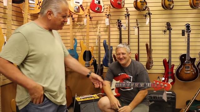 The funkiest bass player, Trevor Lindsey, stopped by Norman's Rare Guitars смотреть онлайн