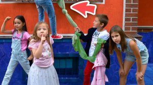 Сбежали из ЛЕТНЕГО ЛАГЕРЯ от Тетушки и Пеннивайза! Зачем мы помогаем БОГАТЫМ школьникам?