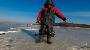 ЭКСТРИМАЛЬНАЯ РЫБАЛКА В МОРОЗНЫЙ ВЕТЕР 
 РЫБАЛКА НА КОМБАЙНЫ В ТАВРИЧАНКЕ