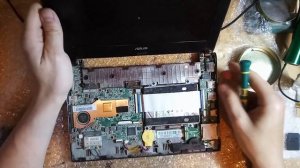 Ремонт ноутбука Asus Eee PC замена шлейфа матрицы ч.1