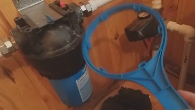 Замена картриджа фильтра воды