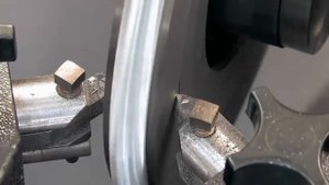 Токарный станок для проточки тормозных дисков и барабанов Hunter серии BL500