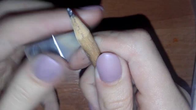 пытаюсь поточить точилку карандашом ШОК смотреть онлайн