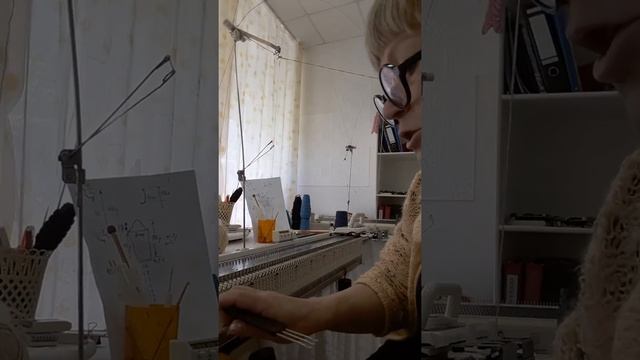 1 часть. Джемпер мережками на машине смотреть онлайн