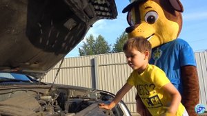 Тёма отбуксировал  машину и помог другу