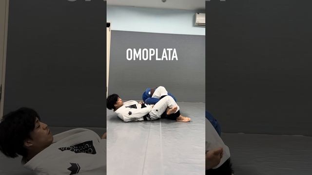 Omoplata from collar and sleeve