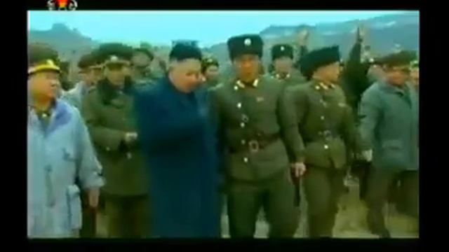 Ким Чен Ын осматривает остров Оборонных сил КНА.