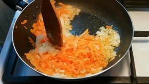 Суп с фрикадельками из куриного фарша - лёгкий, ароматный и очень вкусный.
