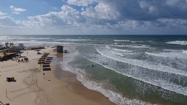 Центральный пляж Нетании, Израиль - 19.12.2021 - Netanya, Israel