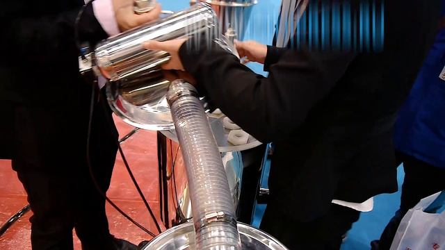 Автомат для наклеивания этикеток на картонные коробки
