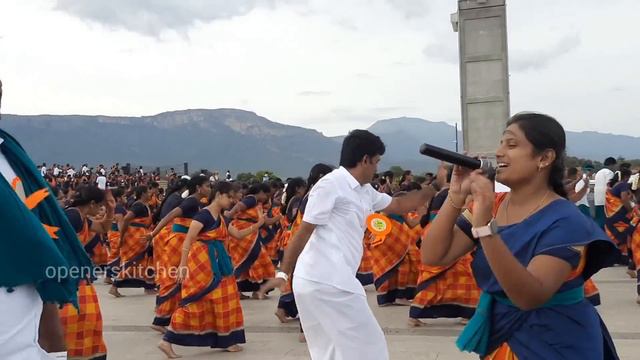 ஈஷா யோகா மையத்தில் கும்மி ஆட்டம்|மங்கை வள்ளி கும்மி|Mangai Valli Kummi Attam смотреть онлайн