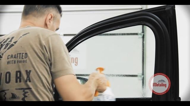 Тонировка стекол автомоблия. Видео о процессе тонирования от студии Детейлинга Atdetailing
