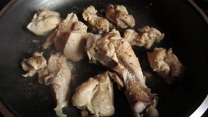 Курица с грибами в томатном соусе