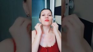 Массаж лица с помощью скребков гуаша (1 видео)