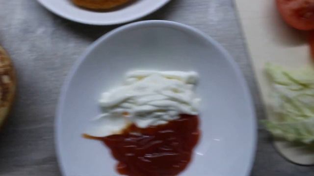 Готовим бургеры дома / Бургеры в домашних условиях быстро дома / Как быстро приготовить бургеры смотреть онлайн