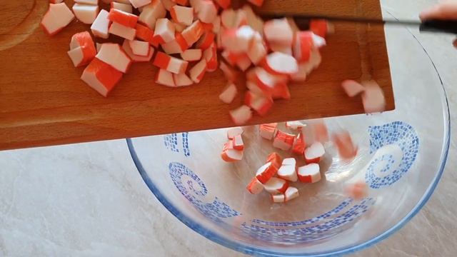 Салат на каждый день или на праздник. Новый вкус простого салата с крабовыми палочками!