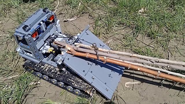 Трактор трелёвочный Т4 из Лего [] Кто в лес, кто по дрова