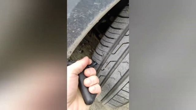 Ремонт колеса своими руками. Пробил колесо не беда, покупаешь ремонтный набор, 5 мин и готово.