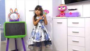 Волшебница ПРЕВРАЩАЕТ ИГРУШКИ в ПЫЛЕСОС! Дарина не хочет УБИРАТЬ. Фея про пылесос.