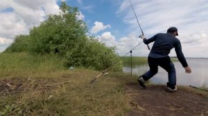 Ловля карася на фидер. Рыбалка на реке Меша.