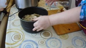 Щи из кислой капусты-это вкуснятина . А готовить просто