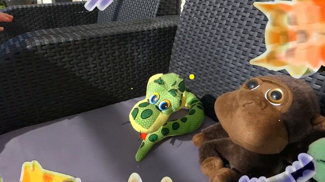 Весёлая история для детей про животных. Sisters Like Vlog plays with Toy Animals