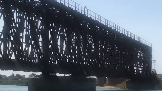 Геническ - ЖЕЛЕЗНЫЙ МОСТ смотреть онлайн