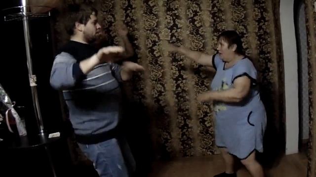 Дичь под фристайлер. Пьяные танцы. Пенсионерка жжет
