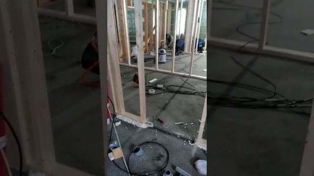 Перегородки в каркасном доме. Монтаж внутренних стен.