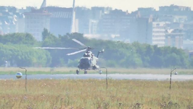 Лето, жара, марево. Ми-8 взлетает по самолётному смотреть онлайн