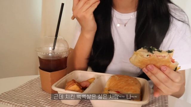 [eng]자취브이로그?| 집순이 자취생의 주말보내기, 애호박 참치덮밥?, 명란오두비?, 친구들 초대해서 배달먹방(엽떡밀키트, 김피탕, 치킨), 들기름 김치볶음