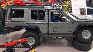 Motorized LEGO Nissan Xterra with Lights | Bricks Cascade 2018