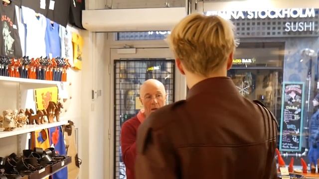 I TRIED VALVE'S STEAMVR KNUCKLES CONTROLLERS смотреть онлайн