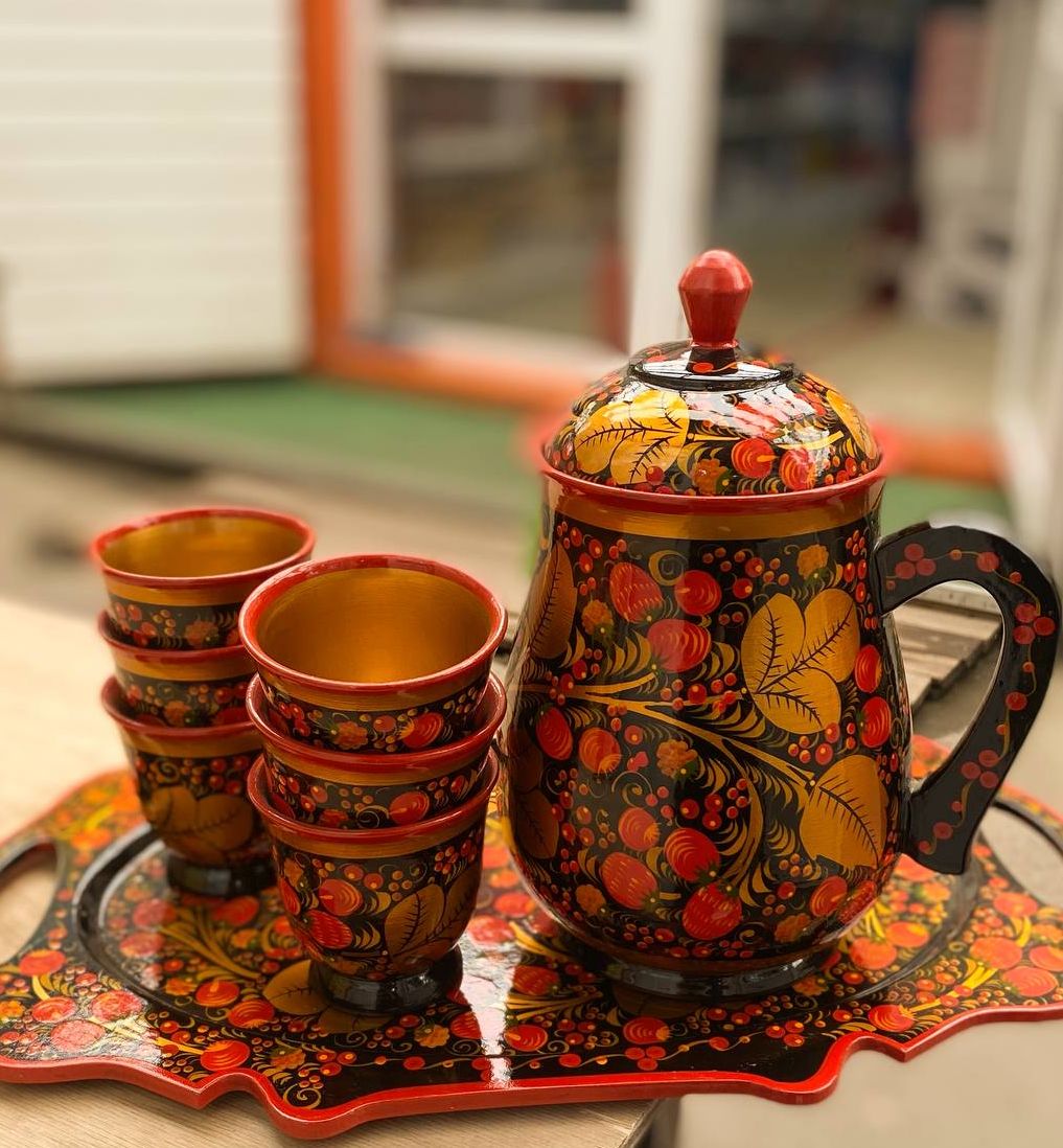 Русские сувениры. Хохлома.